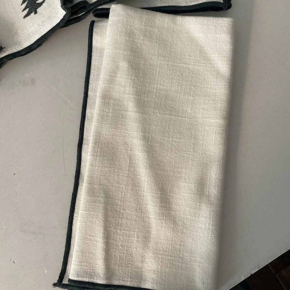 Set of 5 Crate & Barrel Merrow-Stitch White Green Stripe Napkin Embroidered Tree